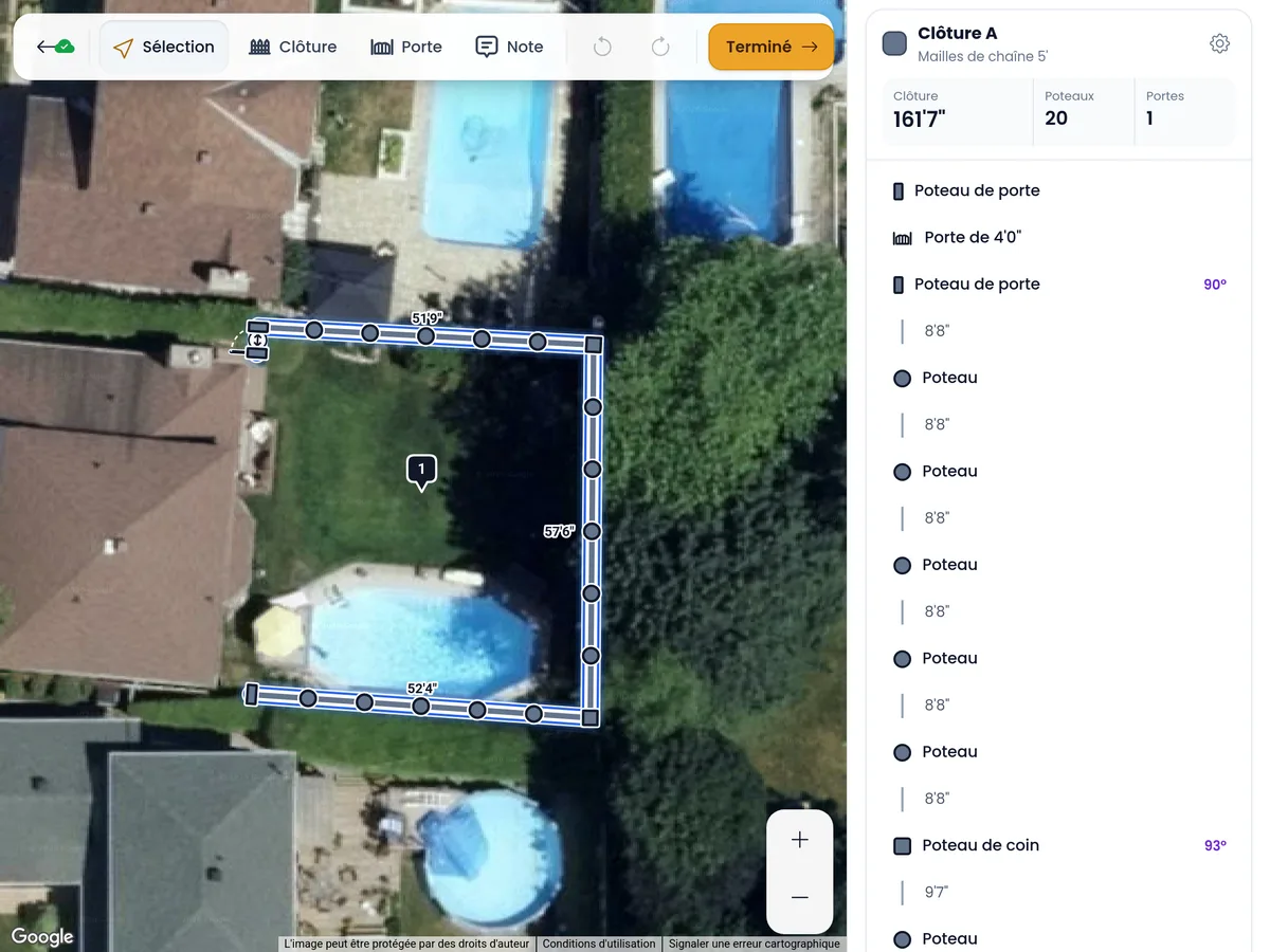 Une clôture en mailles de chaîne dessinée sur la photo satellite, ses poteaux comptés dans le panneau